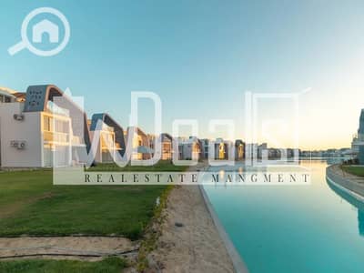 فیلا 4 غرف نوم للبيع في الساحل الشمالي، مطروح - 183-vacation-in-north-coast-fouka-bay-resort-compound-ZKH9ynuXAu. jpg
