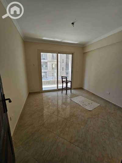 3 Bedroom Flat for Sale in 6th of October, Giza - 20250830_141056. heic