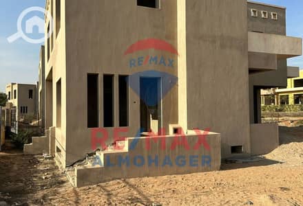 فیلا 4 غرف نوم للبيع في الشيخ زايد، الجيزة - 17e14066-6322-43a6-a49a-79605085faa8. jpg