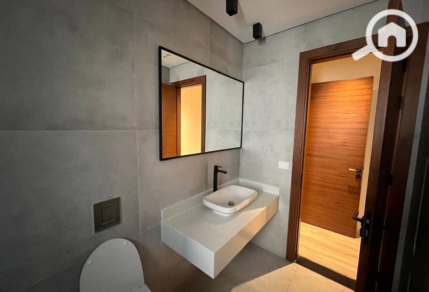 3 9f2cf34d-13d5-4ba2-8a38-4ba0563fcc94. jpg