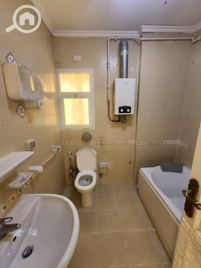 4 Bedroom Flat for Rent in Madinaty, Cairo - شقه ايجار قانون في ال b1
