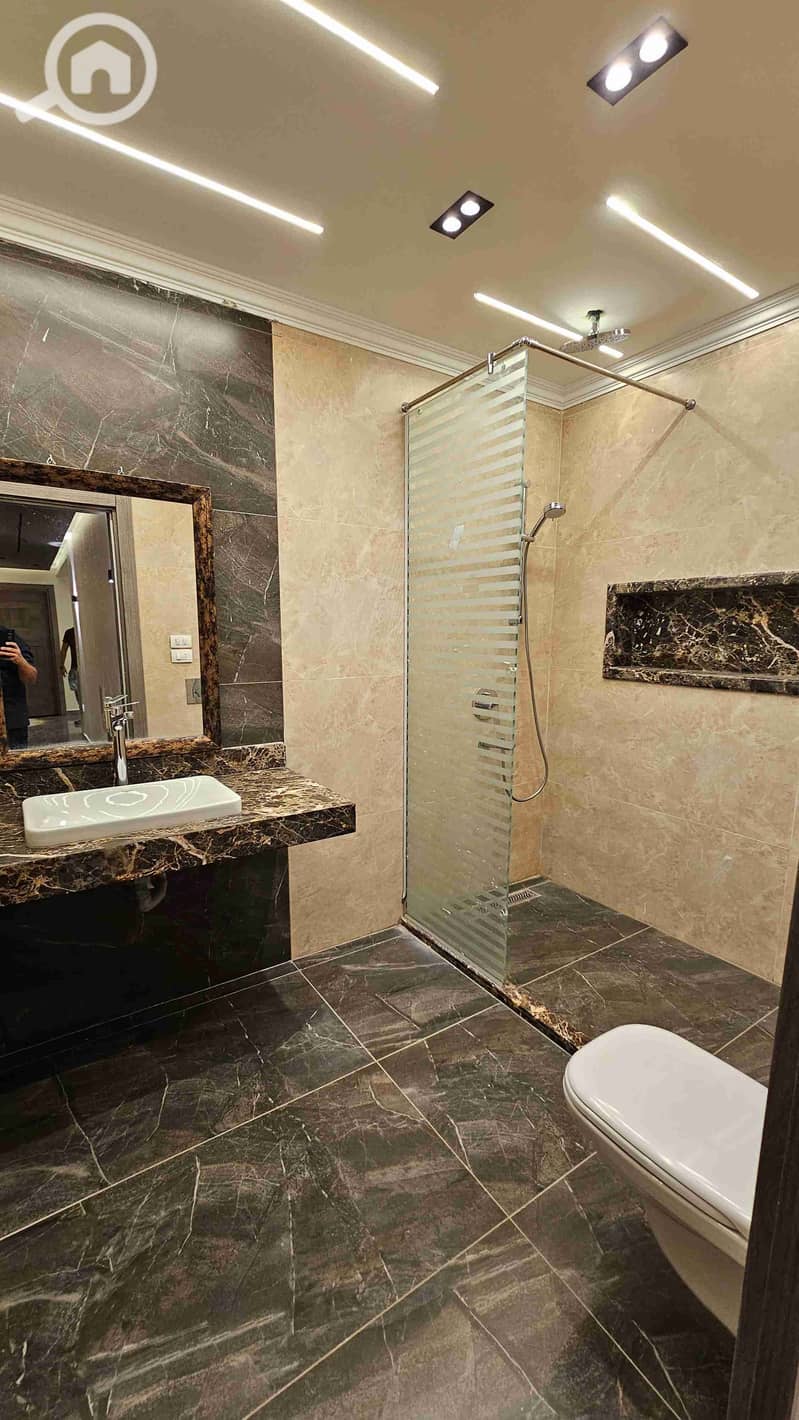 7 20250924_195633. jpg