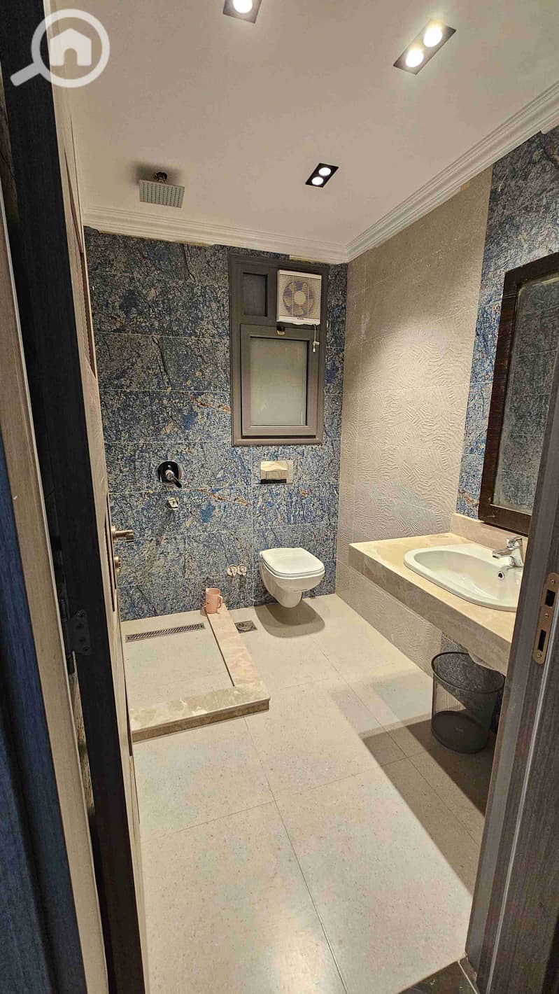 10 20250924_195229. jpg