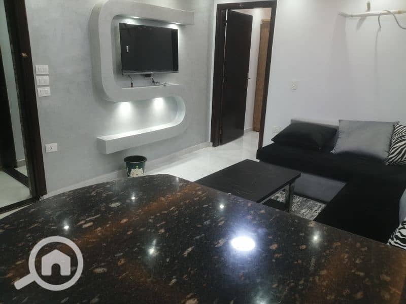 من المالك مباشرة استديو اول سكن اول عباس العقاد امام ميدان الساعة