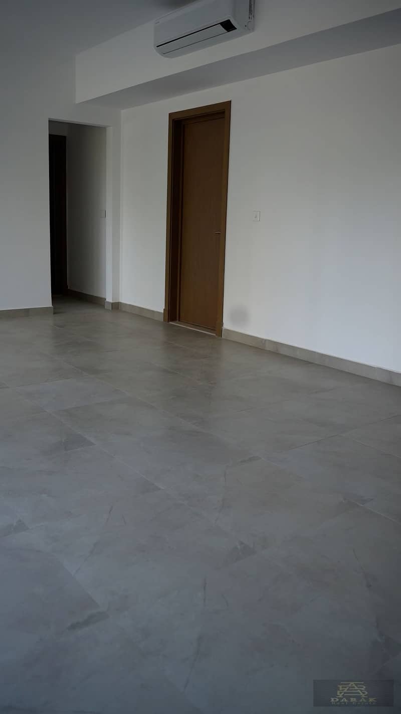 18 stills. 00_00_30_16. Still002. jpg