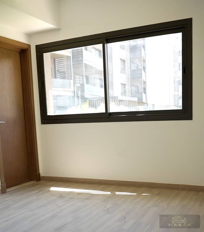 20 stills. 00_03_57_14. Still007. jpg