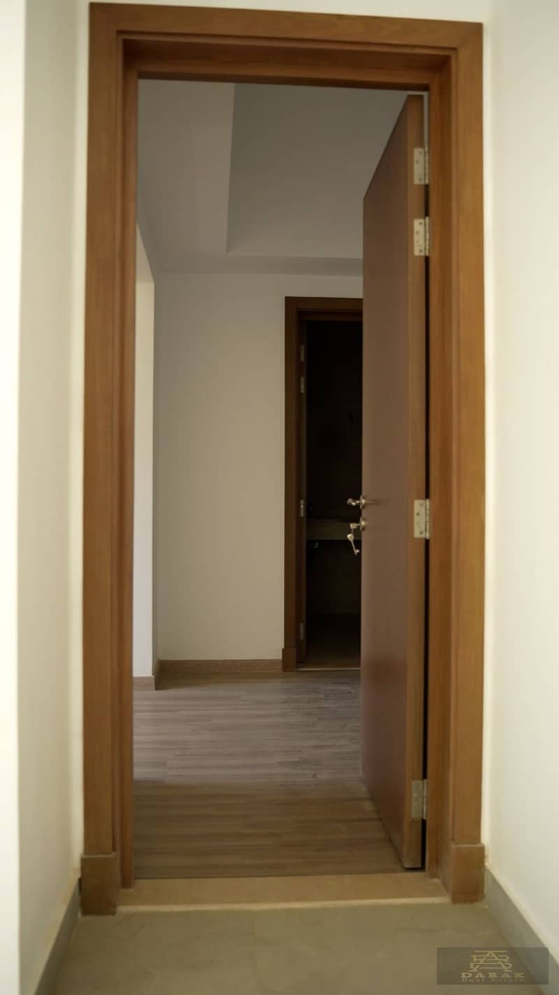 21 stills. 00_04_40_03. Still008. jpg