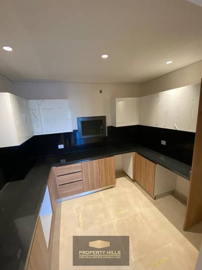 5 Bedroom Duplex for Sale in Sheikh Zayed, Giza - I own a finished duplex with a kitchen and air conditioning inside Zaid Towers in Sheikh Zayed, installment plan available.