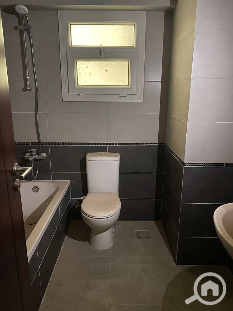 5 1000689160. jpg