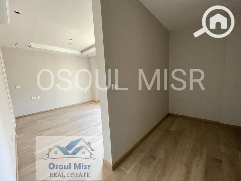 10 734b6c86-7901-40e8-ae33-ddbcc1819a14. jpeg