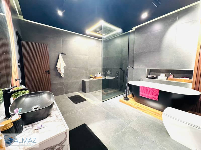 42 WhatsApp Image 2025-09-25 at 4.18. 41 PM. jpeg