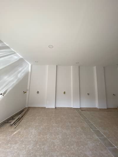 Retail for Sale in Mokattam, Cairo - محل ٤٠ متر تشطيب فاخر - مونتانا مول - الهضبة الوسطى - المقطم