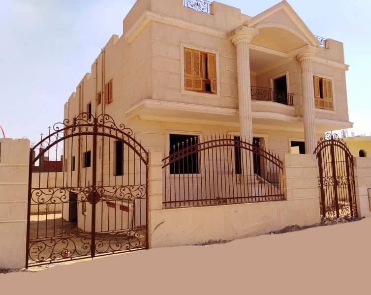 من المالك مباشرة فيلا فاخرة للبيع بدر الحي المتميز فيلات (ب).