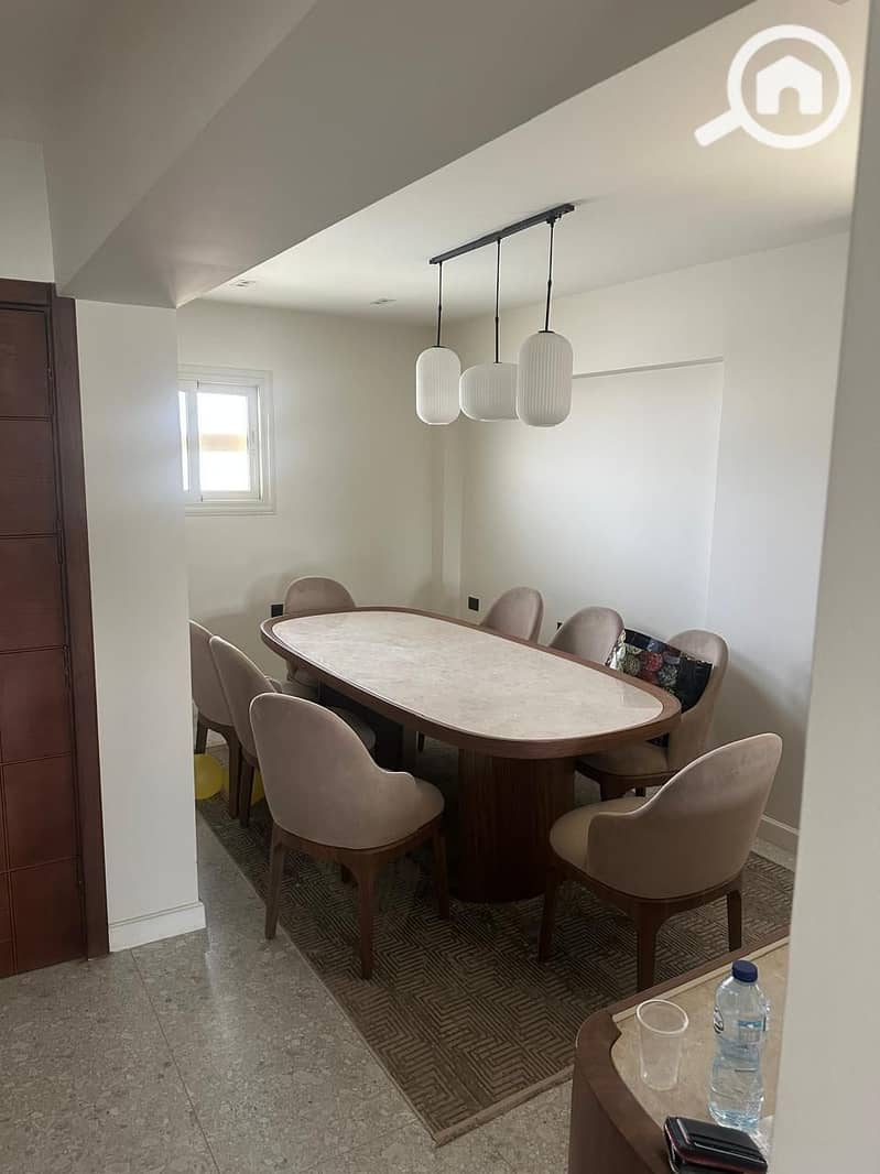 4 f1487a74-ebe5-4735-8ab7-bf1b8a3ddc77. jpg