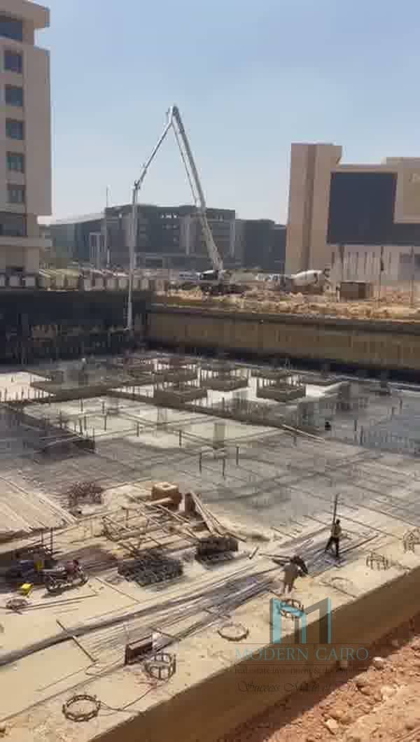 7 ezgif-frame-165. jpg