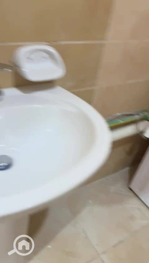 27 WhatsApp Video 2025-09-28 at 21.41. 57_6e7d0e5b_000060. jpg