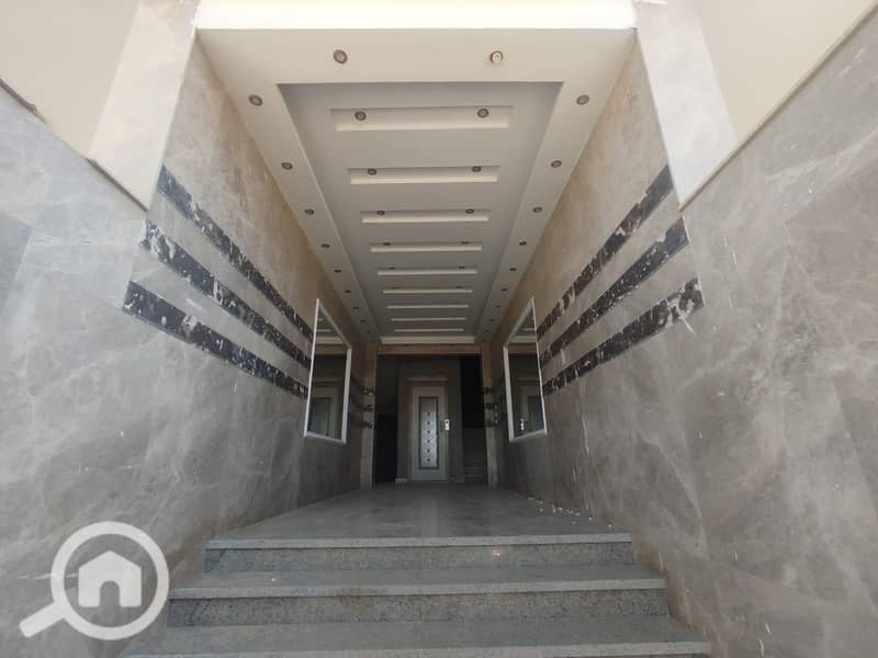 4 34757f3e-81dc-45dc-b830-e165492f586a. jpg