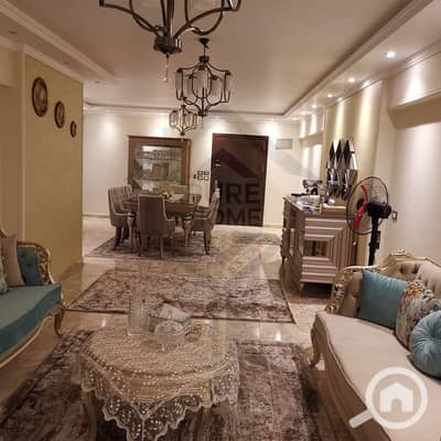 فلیٹ 3 غرف نوم للايجار في سموحة، الإسكندرية - 1. jpg