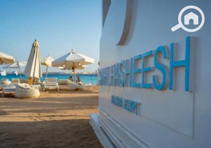 توين هاوس 4 غرف نوم للبيع في سهل حشيش، البحر الأحمر - Bus-Stop-Beach-Sahl-Hasheesh-scaled. jpg