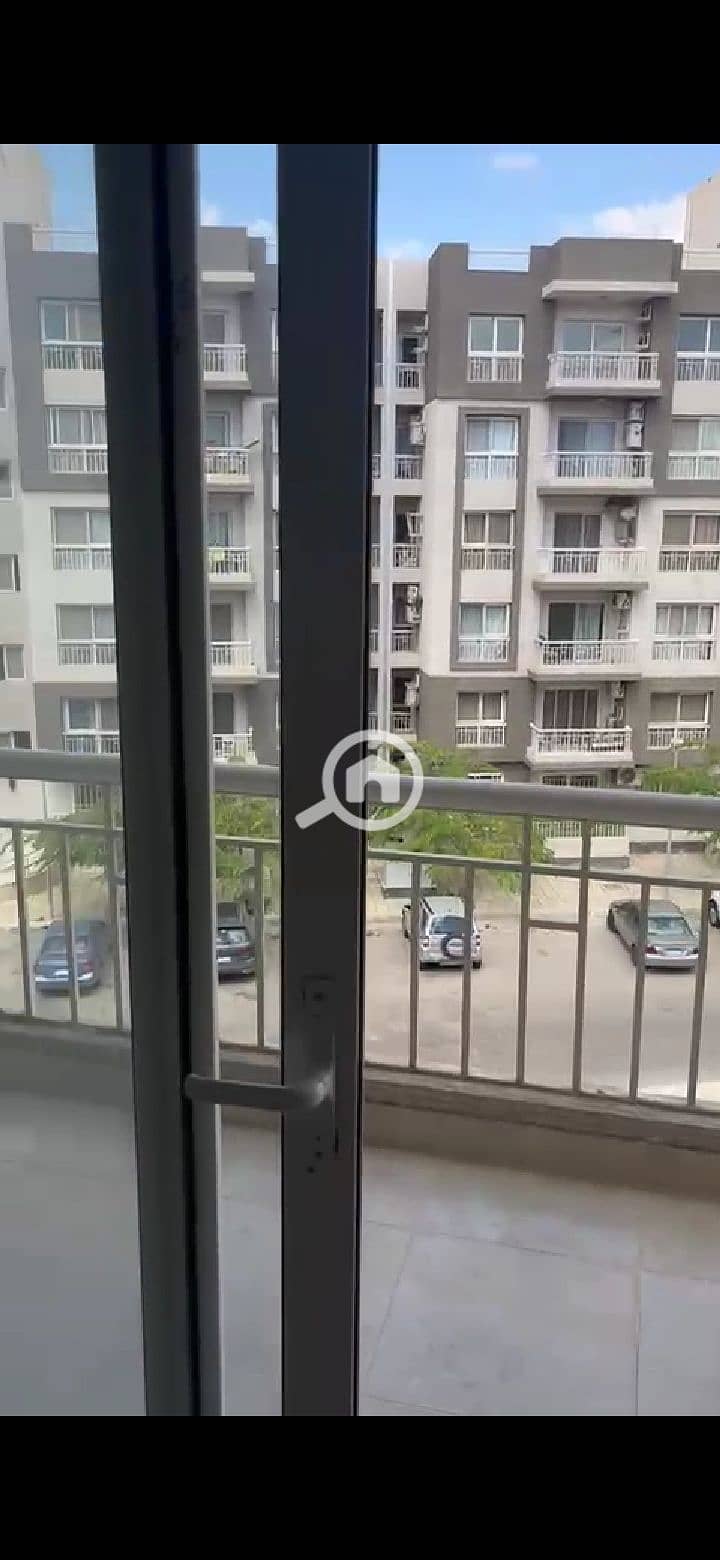 3 Screenshot_20250929_210935_com. whatsapp. w4b. jpg