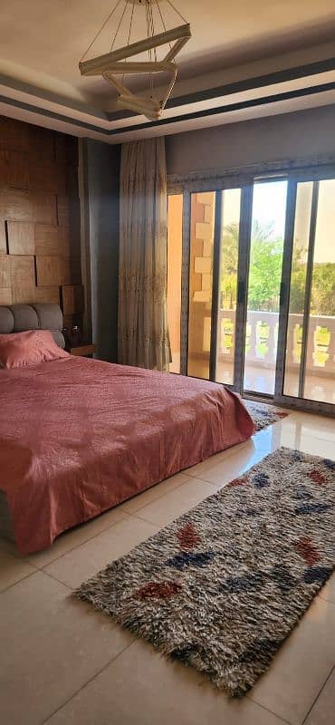 5 Bedroom Villa for Sale in Sheikh Zayed, Giza - فيلا ٤٠٠ م سوبر لوكس عفش وأجهزة و٥ تكييفات على ٢ فدان بسعر شقة