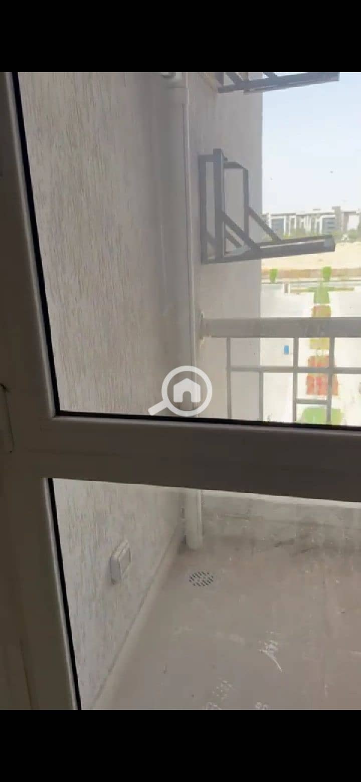 8 Screenshot_20250929_225804_com. whatsapp. w4b. jpg