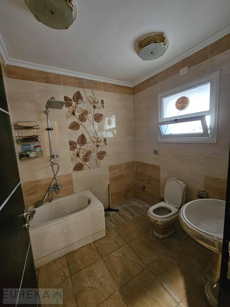 6 6c8168fb-1422-471d-9f8e-28342eda123f. jpg