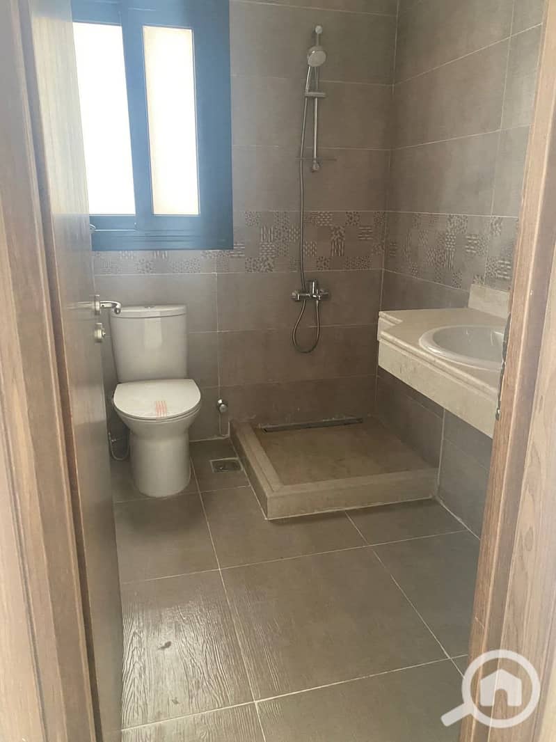 3 6930f234-c717-4d06-94d4-586c132a3273. jpg