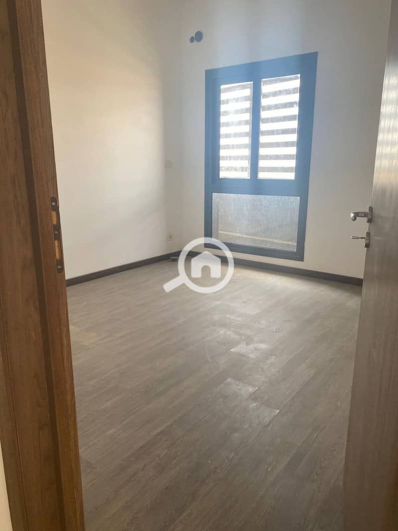 4 2899706d-07d5-4158-8f85-e14551bc9149. jpg