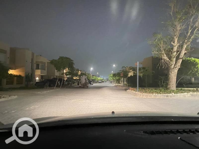 8 c4621e94-5834-4470-8948-d391e013cb25. jpg