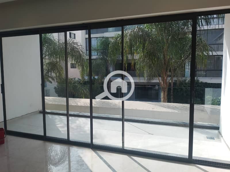 للايجار شقة في ليك فيو بالمطبخ و التكيفات و الاجهزة فيوعلي ليك التجمع
