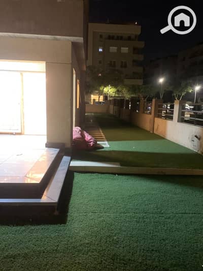 3 Bedroom Flat for Rent in New Cairo, Cairo - شقة للايجار ارضي بحديقة خاصة اول سكن في كمبوند ذاسكوير خلف هايد بارك