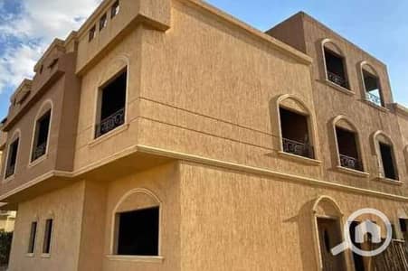فیلا 5 غرف نوم للبيع في القاهرة الجديدة، القاهرة - للبيع فيلا استلام فوري في التجمع امام ماونتن فيو خلف الجامعة_الامريكية