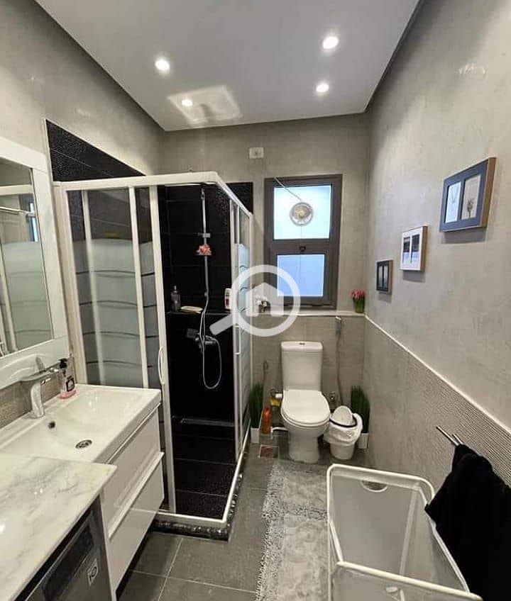 160m apartment for sale, ultra-modern finishes, in installments, in the heart of New Cairo next to the American University in a prime location.
