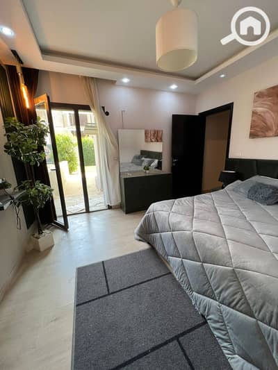 3 Bedroom Flat for Sale in New Cairo, Cairo - Ground floor apartment with garden available for immediate delivery, ready for inspection in a compound in the heart of the district located next to the American University, with installment options in a prime location, New Cairo AUC apartment fully finished.