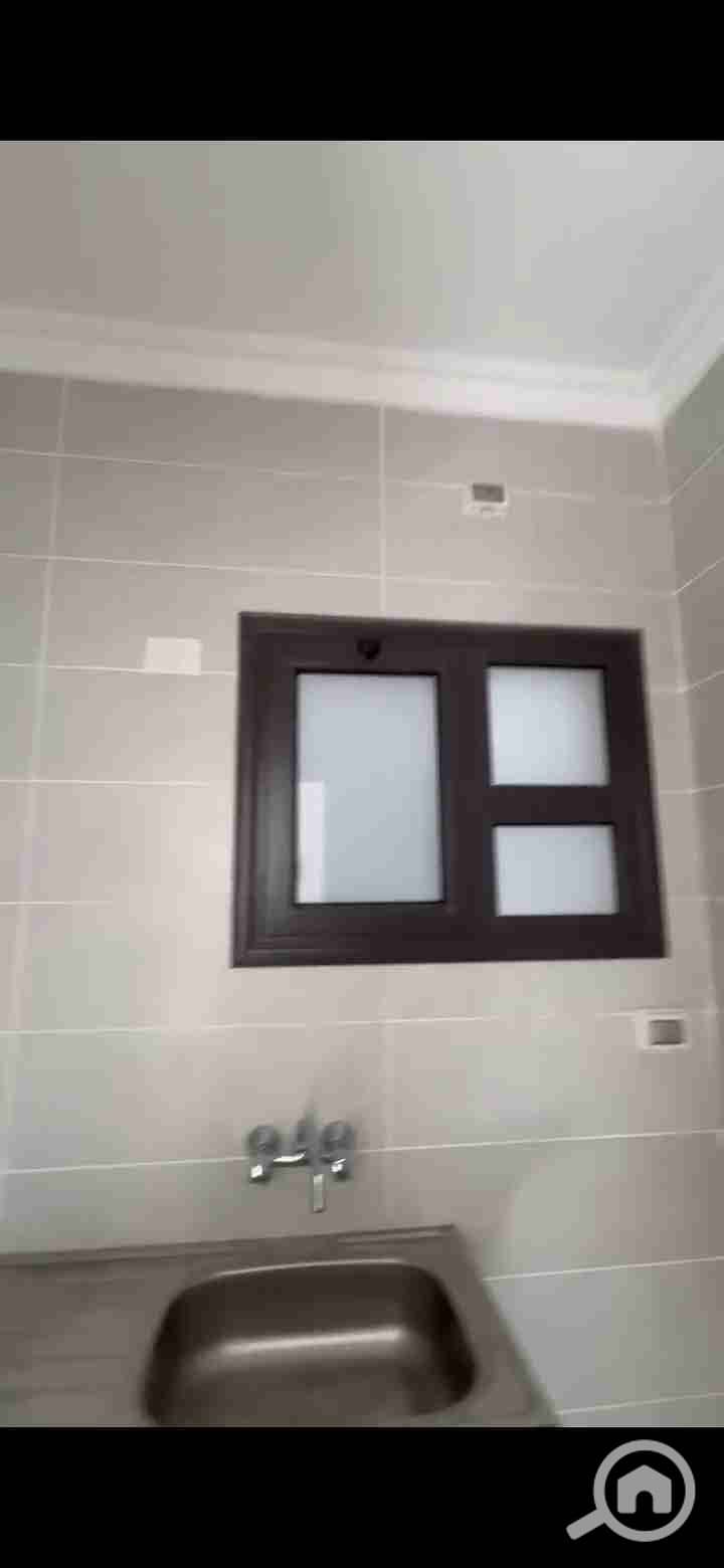 4 Screenshot_20251001_010505_com. whatsapp. w4b. jpg