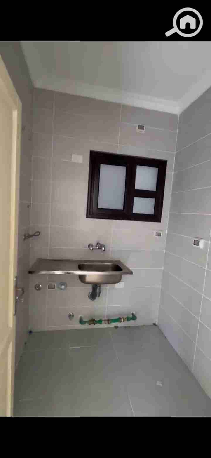 6 Screenshot_20251001_010501_com. whatsapp. w4b. jpg