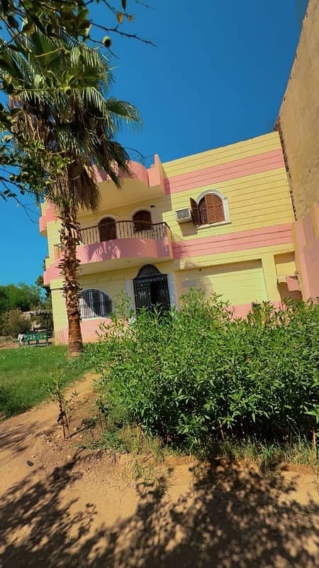 فيلا للبيع في الاقصر- امام بنزينه النيل علي الشارع الرئيسى