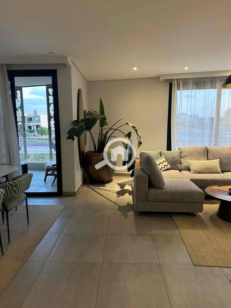 2 6892bde9-7257-47a5-a6f2-c5f1a892ae76. jpg