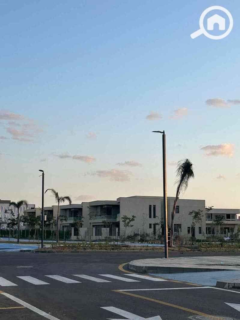 8 f2fb6285-9fb9-4a07-a95c-de4774f86d35. jpg