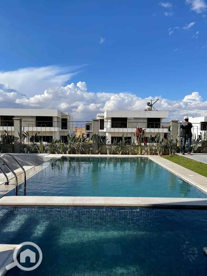 10 98308f3a-9fd1-4ec2-9d0c-a9a0c65c19dd. jpg