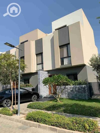 فیلا 5 غرف نوم للبيع في مدينة الشروق، القاهرة - IMG_20250626_035136_547. jpg