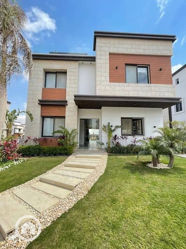 فيلا مستقلة للبيع في كمبوند ازار الجولدن سكوير علي شارع النوادي