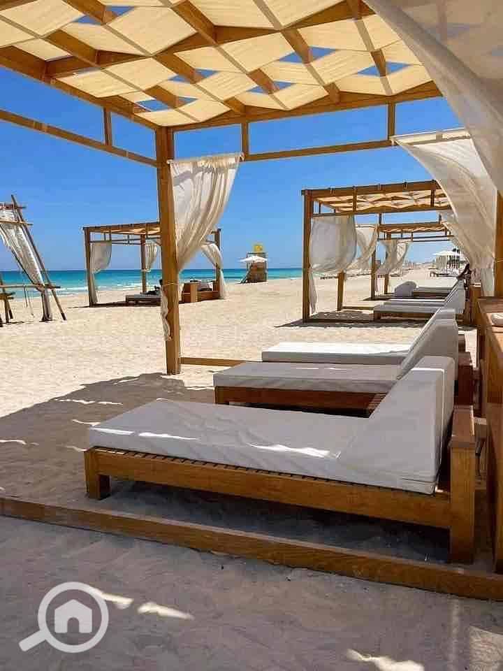 10 f2b7e4c9-ceba-4445-95a9-754b02cfac8f. jpg