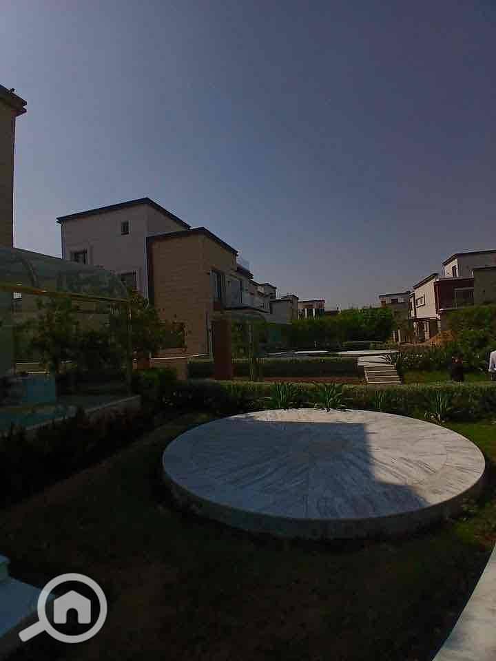 2 23371f8e-4af0-4c39-84e2-0a6a756e3c8d. jpg