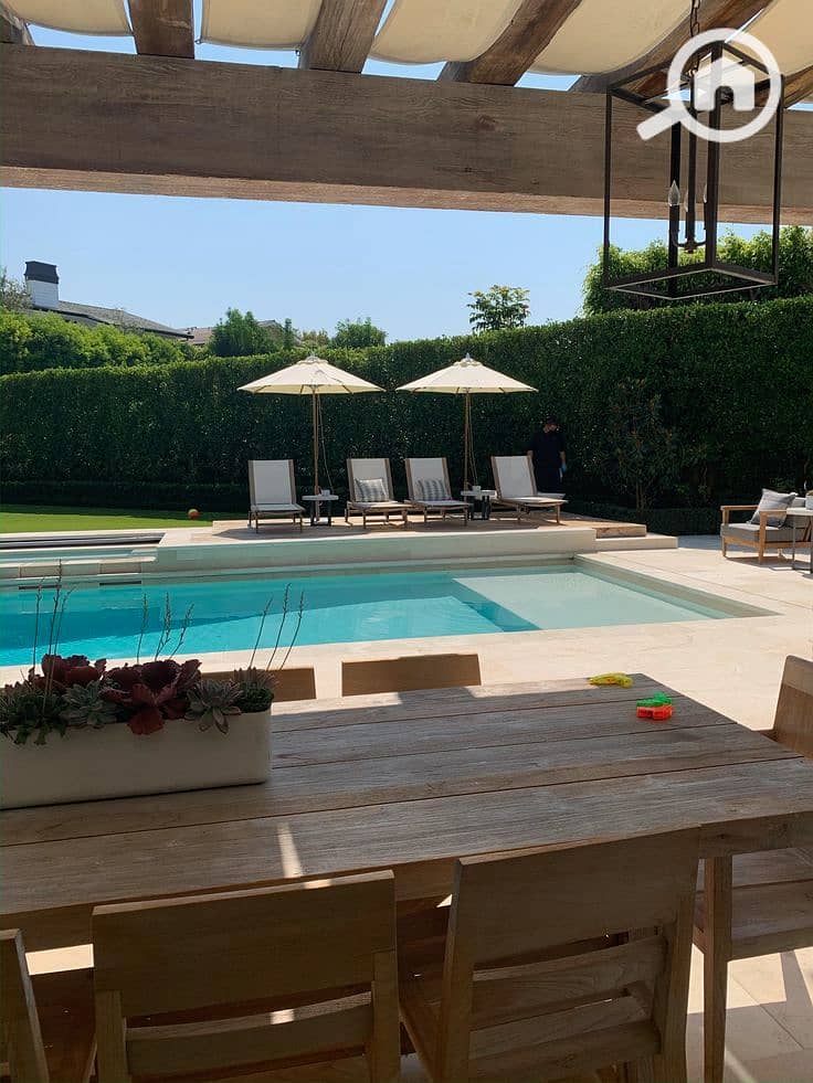 a09f4b39b5a04caa376210a496844f44. jpg