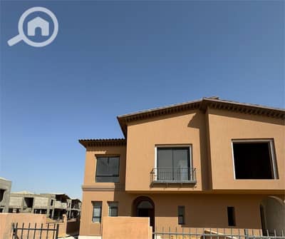 5 Bedroom Twin House for Sale in Sheikh Zayed, Giza - 1fd635fe-21f9-41b2-ac7e-b2f5f760c831. jpg