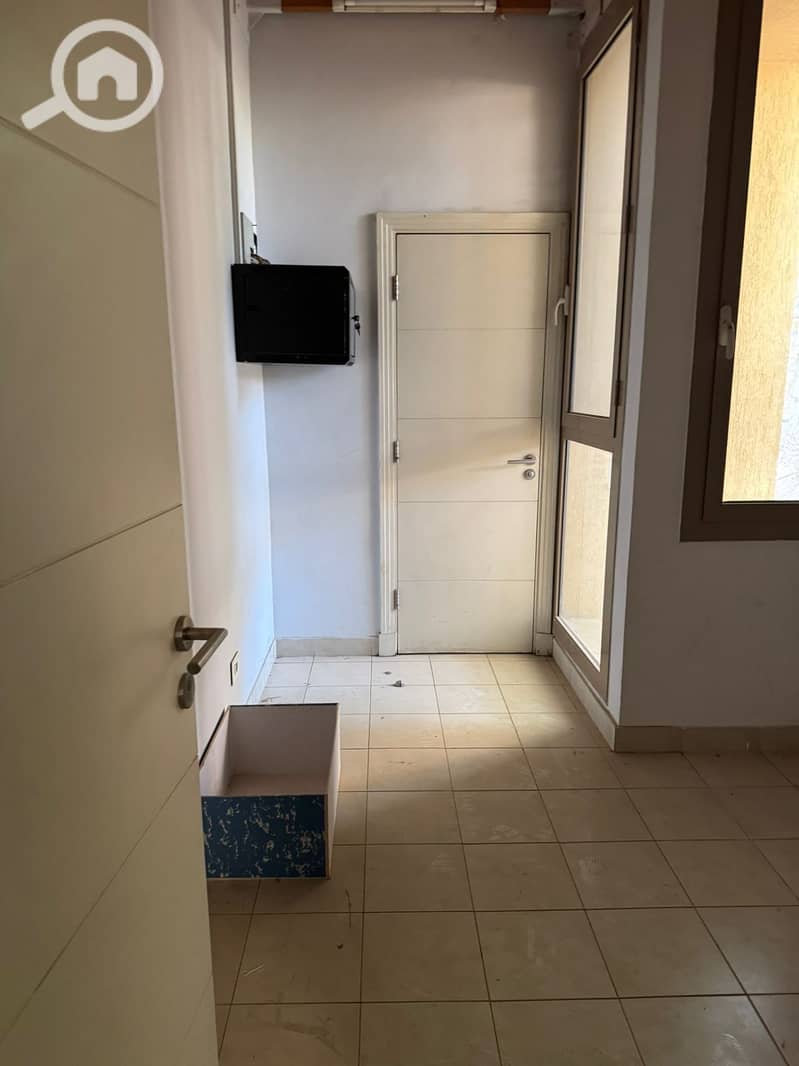 6 7e048777-77d3-4ad5-8a8a-c0087d0661f1. jpeg