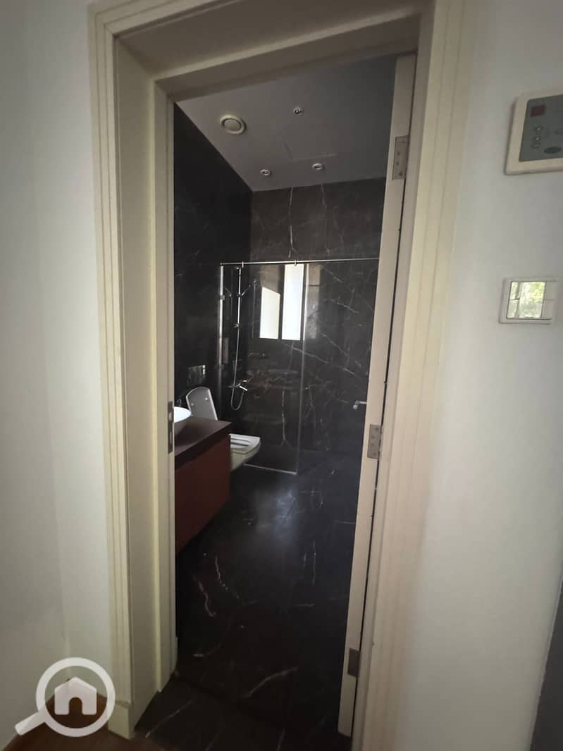 7 9038b10f-a15f-44f0-8e4a-c9425ad860a5. jpeg