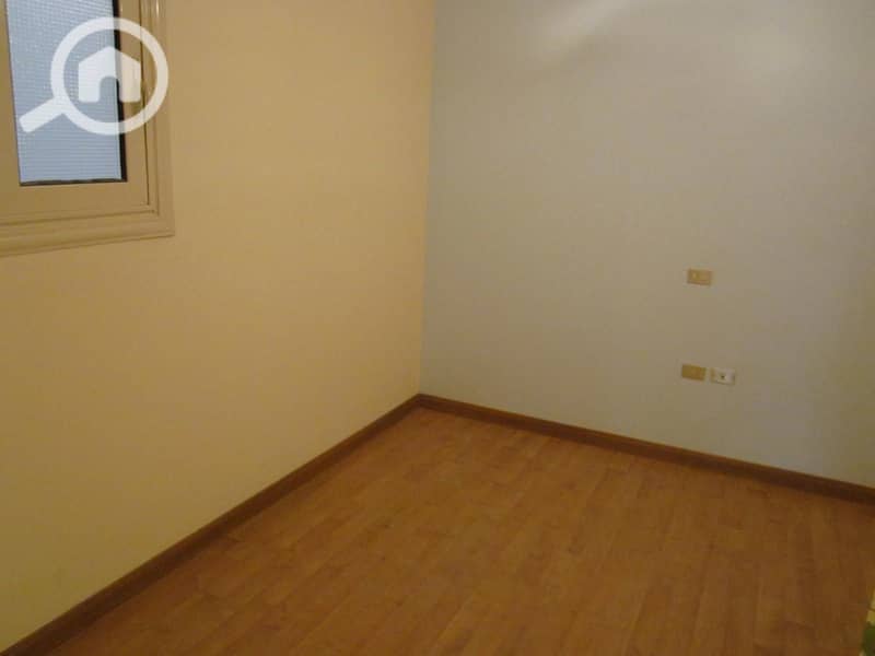 Room3. JPG Room3. JPG